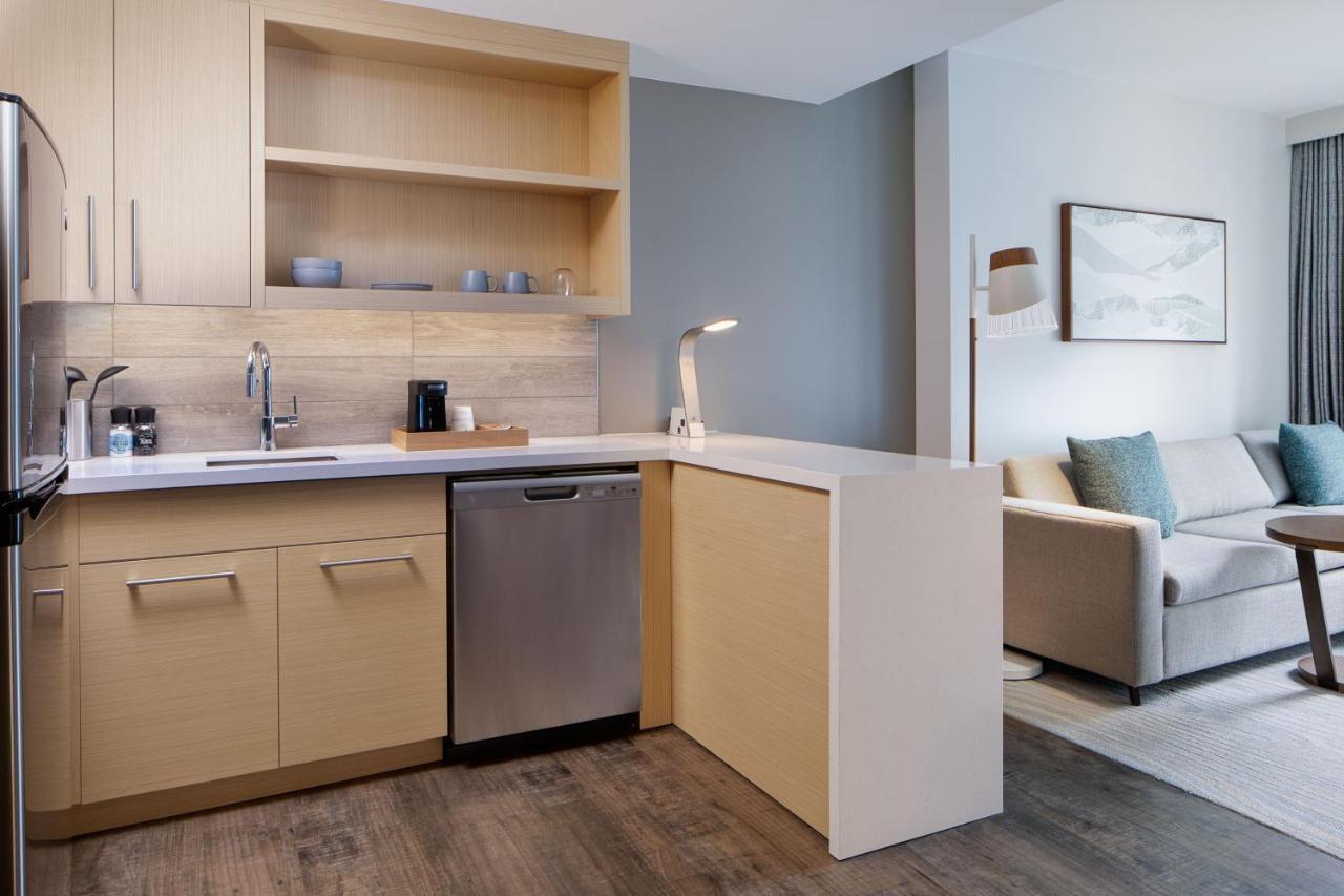 Element Downtown 4*